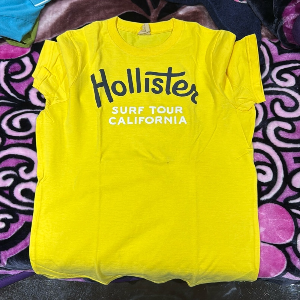 Men’s Hollister tshirt